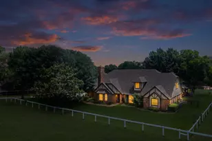 8111 Russell Curry Rd, Arlington, TX 76001 - Photo 2