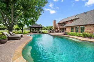8111 Russell Curry Rd, Arlington, TX 76001 - Photo 2