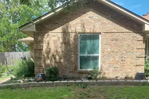 1613 Crescent Ln, Duncanville, TX 75137 - Photo 1