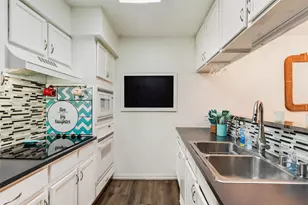 7510 Holly Hill Dr, Dallas, TX 75231 - Photo 10