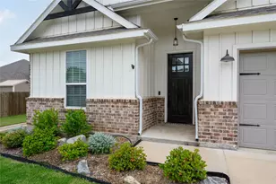 300 Bronco Dr, Pilot Point, TX 76258 - Photo 4