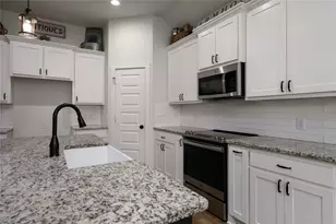 300 Bronco Dr, Pilot Point, TX 76258 - Photo 10
