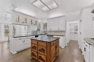 1405 Briar Dr, Bedford, TX 76022 - Photo 6