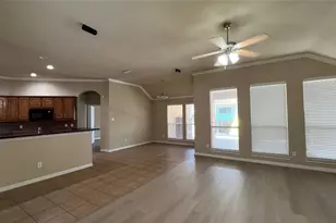 5823 Sunny Meadow Ln, Grand Prairie, TX 75052 - Photo 8