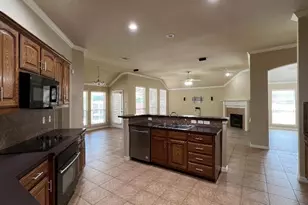 5823 Sunny Meadow Ln, Grand Prairie, TX 75052 - Photo 10