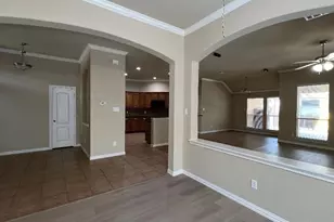 5823 Sunny Meadow Ln, Grand Prairie, TX 75052 - Photo 4