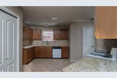 901 Elizabeth Drive, Lewisville, TX 75067 - Photo 14