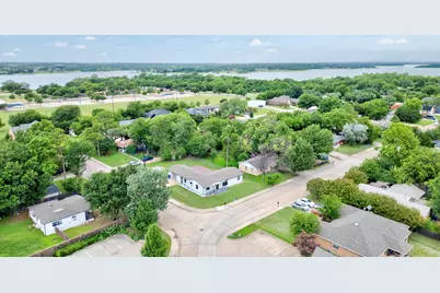 105 E Park Street, Little Elm, TX 75068 - Photo 2