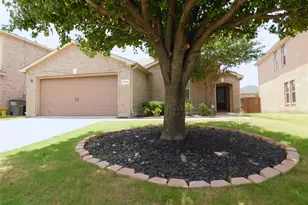 1648 Crown Point Dr, Little Elm, TX 75036 - Photo 2