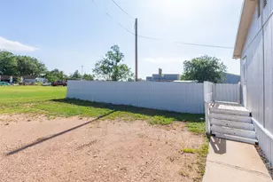 401 Haynes St, Merkel, TX 79536 - Photo 4