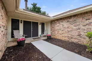 7016 Greenspring Dr, Arlington, TX 76016 - Photo 2