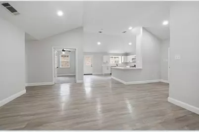 310 Valley Spring Drive, Arlington, TX 76018 - Photo 10