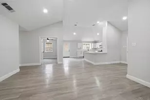 310 Valley Spring Dr, Arlington, TX 76018 - Photo 10