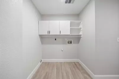 310 Valley Spring Drive, Arlington, TX 76018 - Photo 12