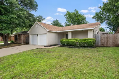 310 Valley Spring Drive, Arlington, TX 76018 - Photo 2