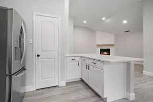 310 Valley Spring Dr, Arlington, TX 76018 - Photo 8