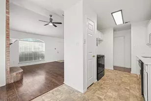 221 Los Angeles Dr, Glenn Heights, TX 75154 - Photo 10