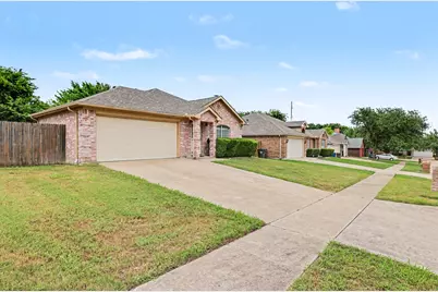 221 Los Angeles Drive, Glenn Heights, TX 75154 - Photo 4