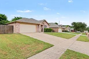 221 Los Angeles Dr, Glenn Heights, TX 75154 - Photo 4