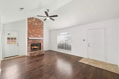 221 Los Angeles Drive, Glenn Heights, TX 75154 - Photo 6
