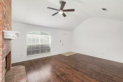 221 Los Angeles Drive, Glenn Heights, TX 75154 - Photo 8