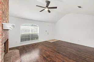 221 Los Angeles Dr, Glenn Heights, TX 75154 - Photo 8
