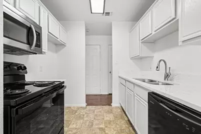 221 Los Angeles Drive, Glenn Heights, TX 75154 - Photo 12