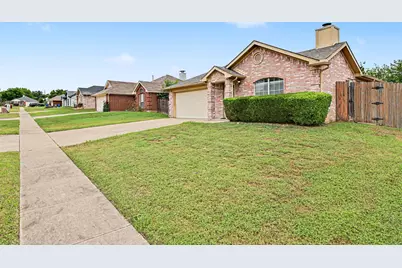 221 Los Angeles Drive, Glenn Heights, TX 75154 - Photo 2