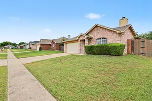221 Los Angeles Dr, Glenn Heights, TX 75154 - Photo 2