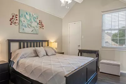 215 Cimarron Trail #1, Irving, TX 75063 - Photo 16