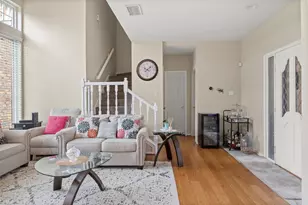 215 Cimarron Trail, Irving, TX 75063 - Photo 8