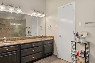 215 Cimarron Trail, Irving, TX 75063 - Photo 26