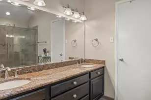 215 Cimarron Trail, Irving, TX 75063 - Photo 24