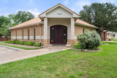2220 W 2nd Avenue, Corsicana, TX 75110 - Photo 1
