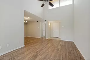 16301 Ledgemont Ln, Addison, TX 75001 - Photo 2