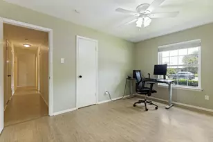 1121 W Redbud Dr, Hurst, TX 76053 - Photo 20