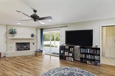 1121 W Redbud Drive, Hurst, TX 76053 - Photo 4