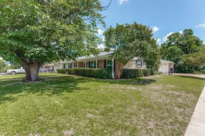 1121 W Redbud Drive, Hurst, TX 76053 - Photo 2