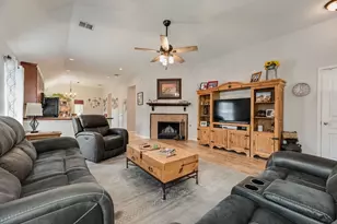 13708 Trail Break Dr, Fort Worth, TX 76052 - Photo 8