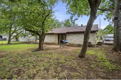 701 N Douglas Avenue, Cleburne, TX 76033 - Photo 20