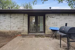 701 N Douglas Ave, Cleburne, TX 76033 - Photo 18