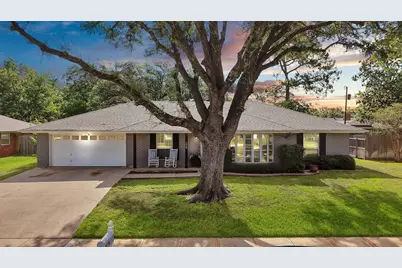 1615 Cresthaven Drive, Pantego, TX 76013 - Photo 1