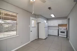 502 Brown St, Waxahachie, TX 75165 - Photo 6