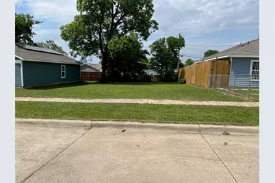 933 E Maddox Avenue, Fort Worth, TX 76104 - Photo 1