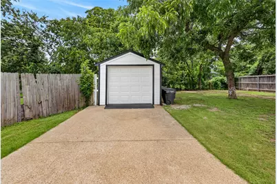 3220 Illinois Avenue, Fort Worth, TX 76110 - Photo 30