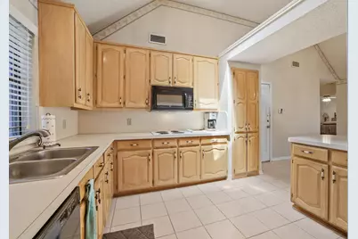 4201 Spurwood Drive, Carrollton, TX 75010 - Photo 10