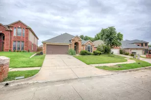4637 Parkmount Dr, Fort Worth, TX 76137 - Photo 2