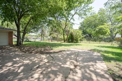 614 N Young Boulevard, DeSoto, TX 75115 - Photo 2