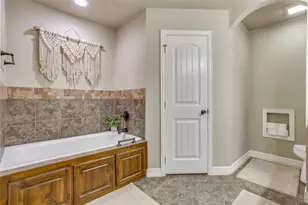 2306 Springhill Ct, Mineral Wells, TX 76067 - Photo 14
