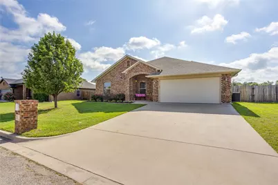 2306 Springhill Court, Mineral Wells, TX 76067 - Photo 2